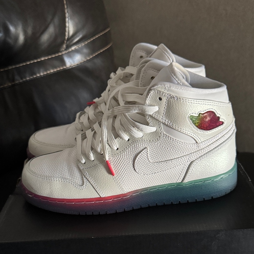 White High-Top Women’s Sneakers with Pink Accent